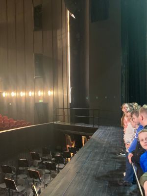 Trzecioklasiści na scenie Teatru Wielkiego w Łodzi Trzecioklasiści na scenie Teatru Wielkiego w Łodzi